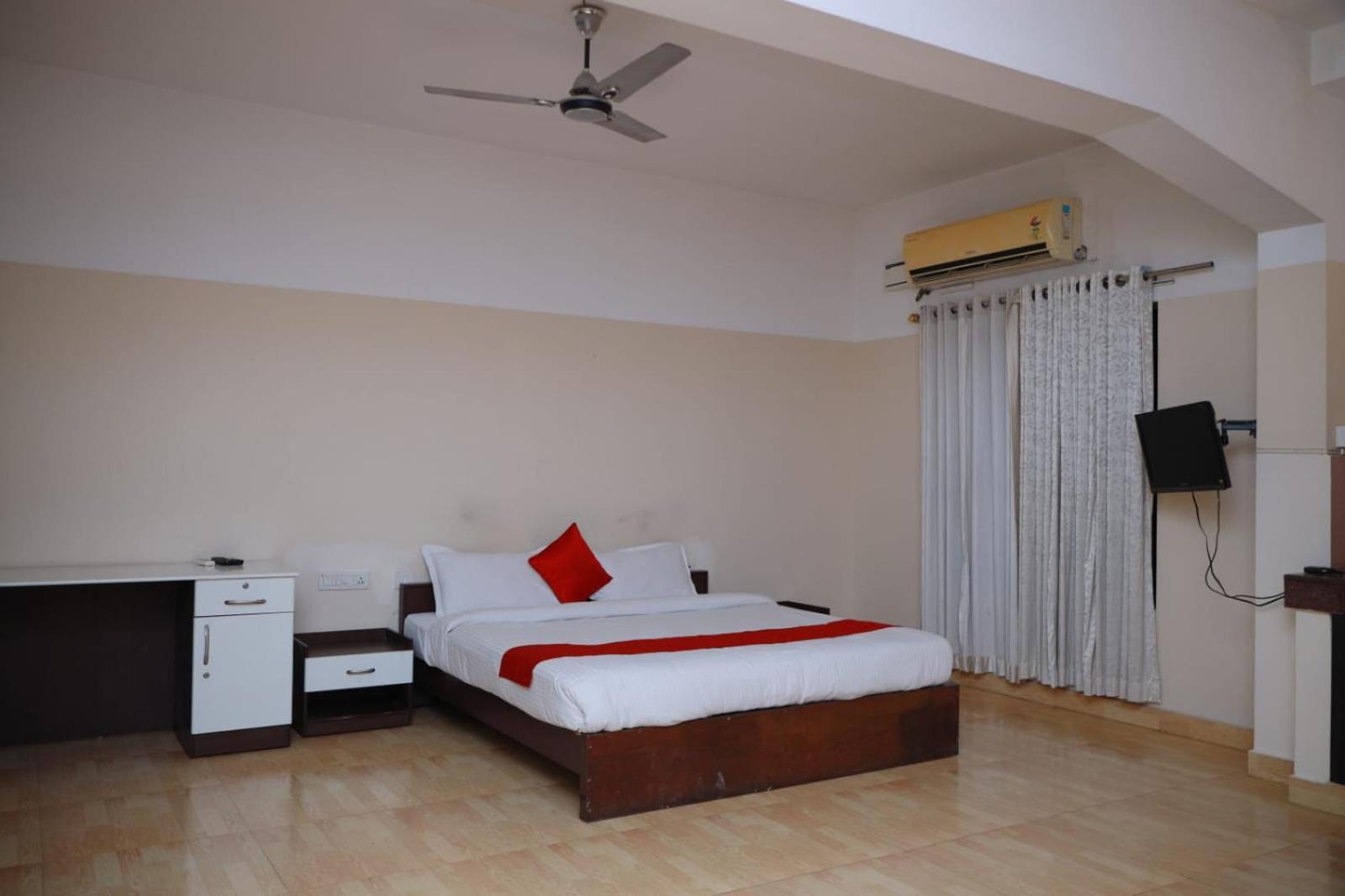 Hotel Tayas Trippapur Экстерьер фото