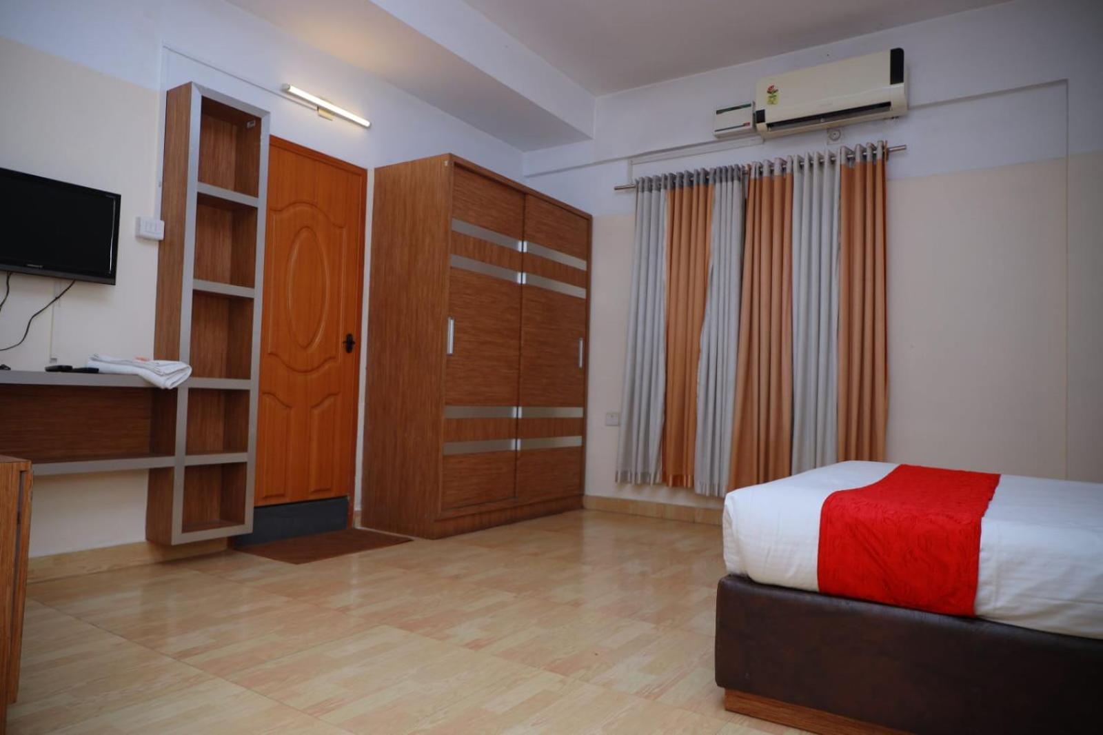 Hotel Tayas Trippapur Экстерьер фото