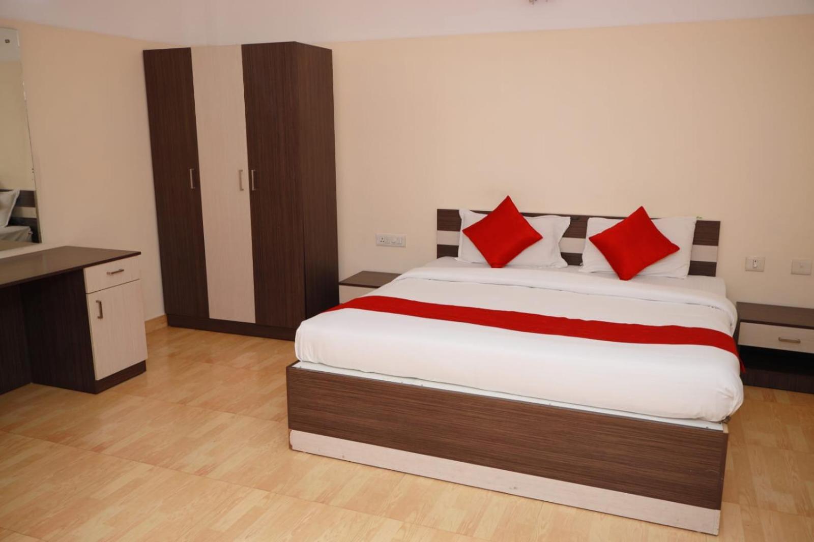 Hotel Tayas Trippapur Экстерьер фото