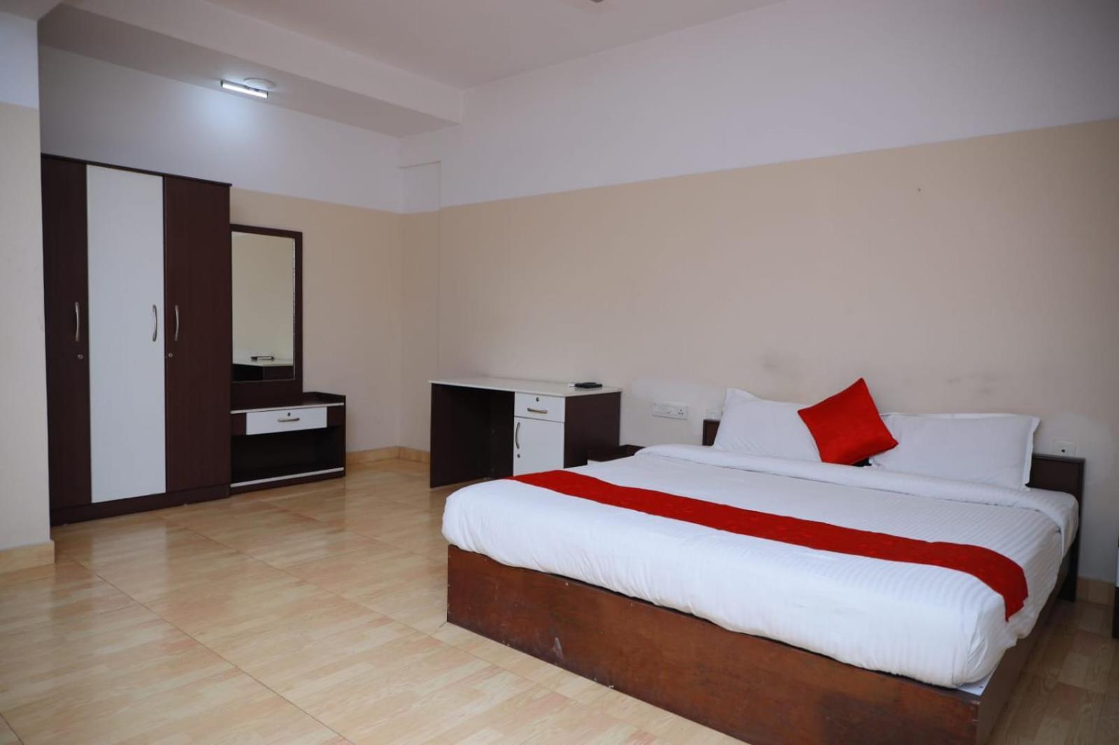Hotel Tayas Trippapur Экстерьер фото