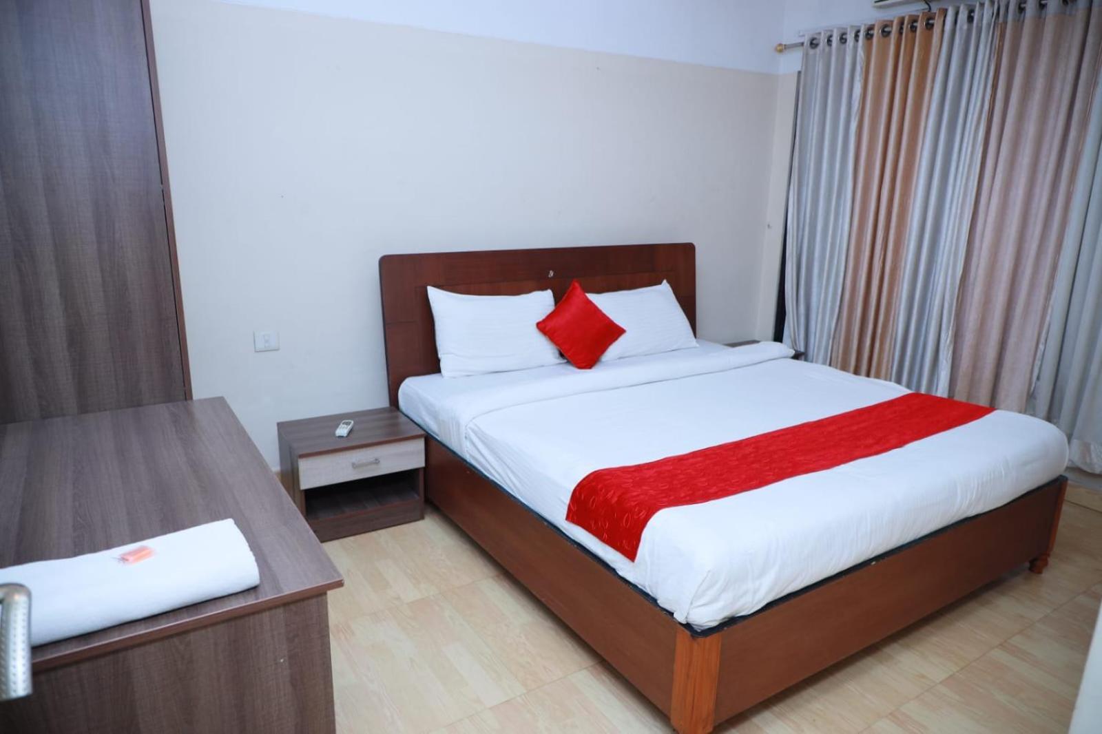Hotel Tayas Trippapur Экстерьер фото